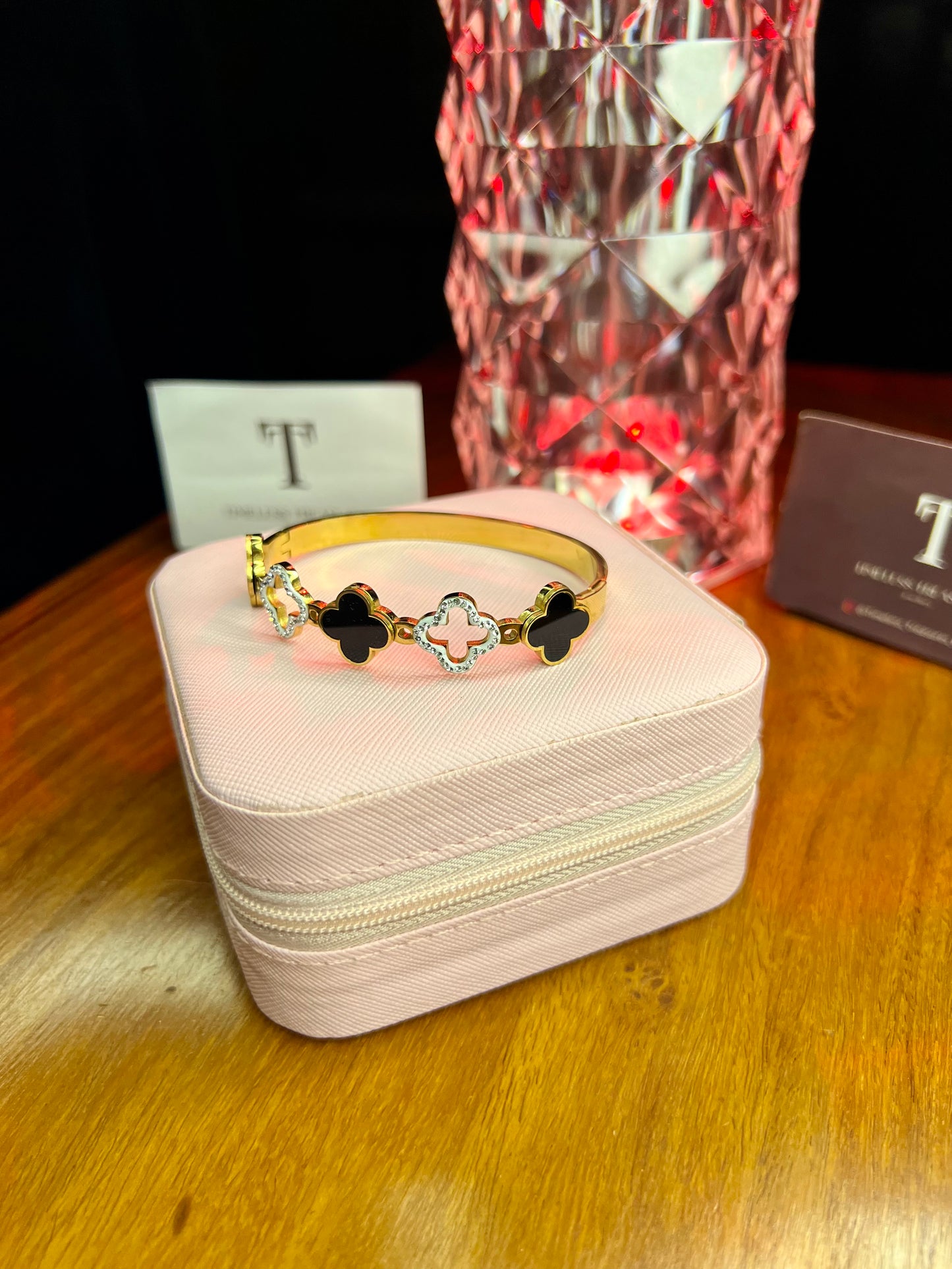 Premium Quality Stainless Steel 18k Black Clover Diamantés Handcuff