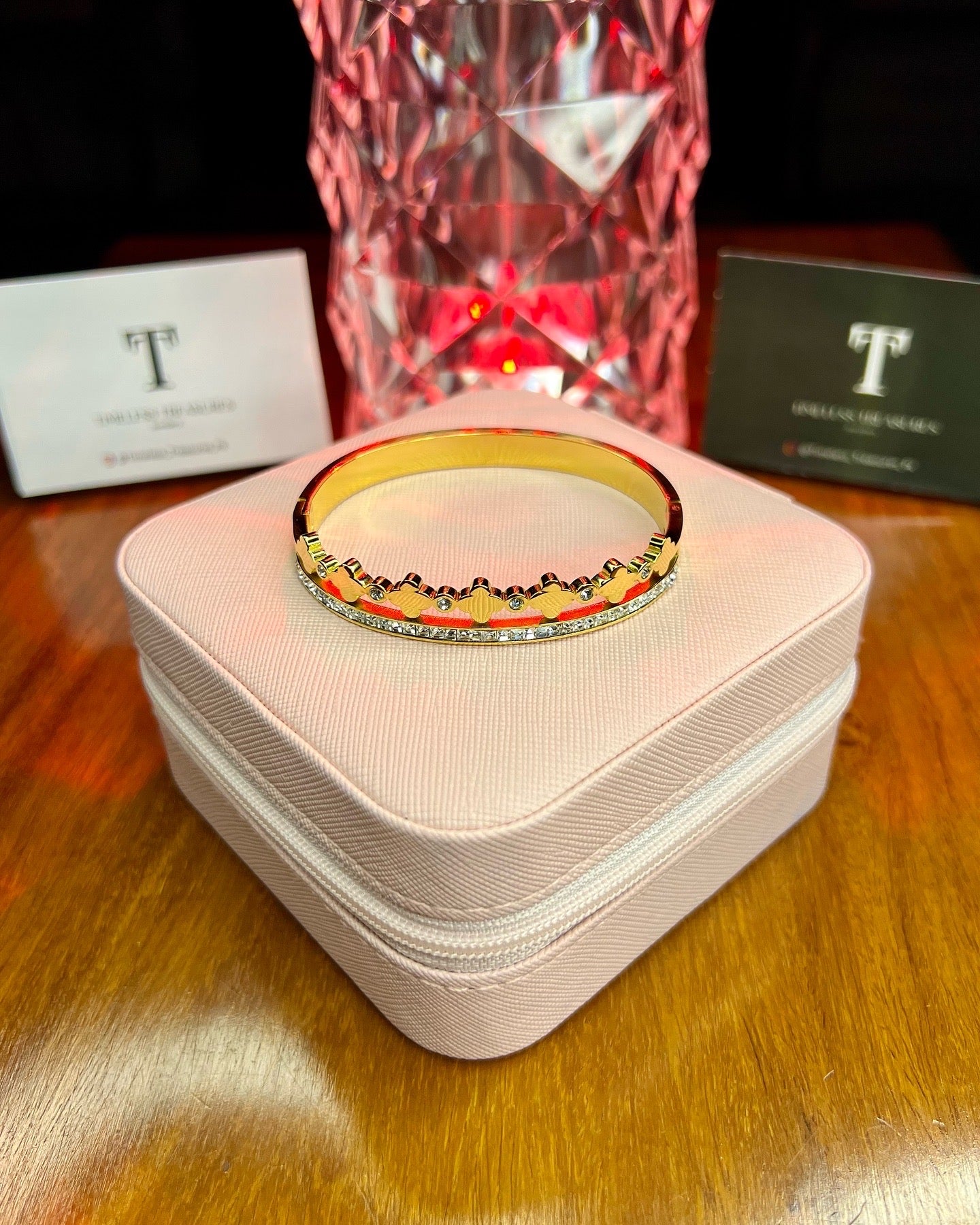 Premium Quality Stainless Steel 18k Golden Clove Zircon Handcuff