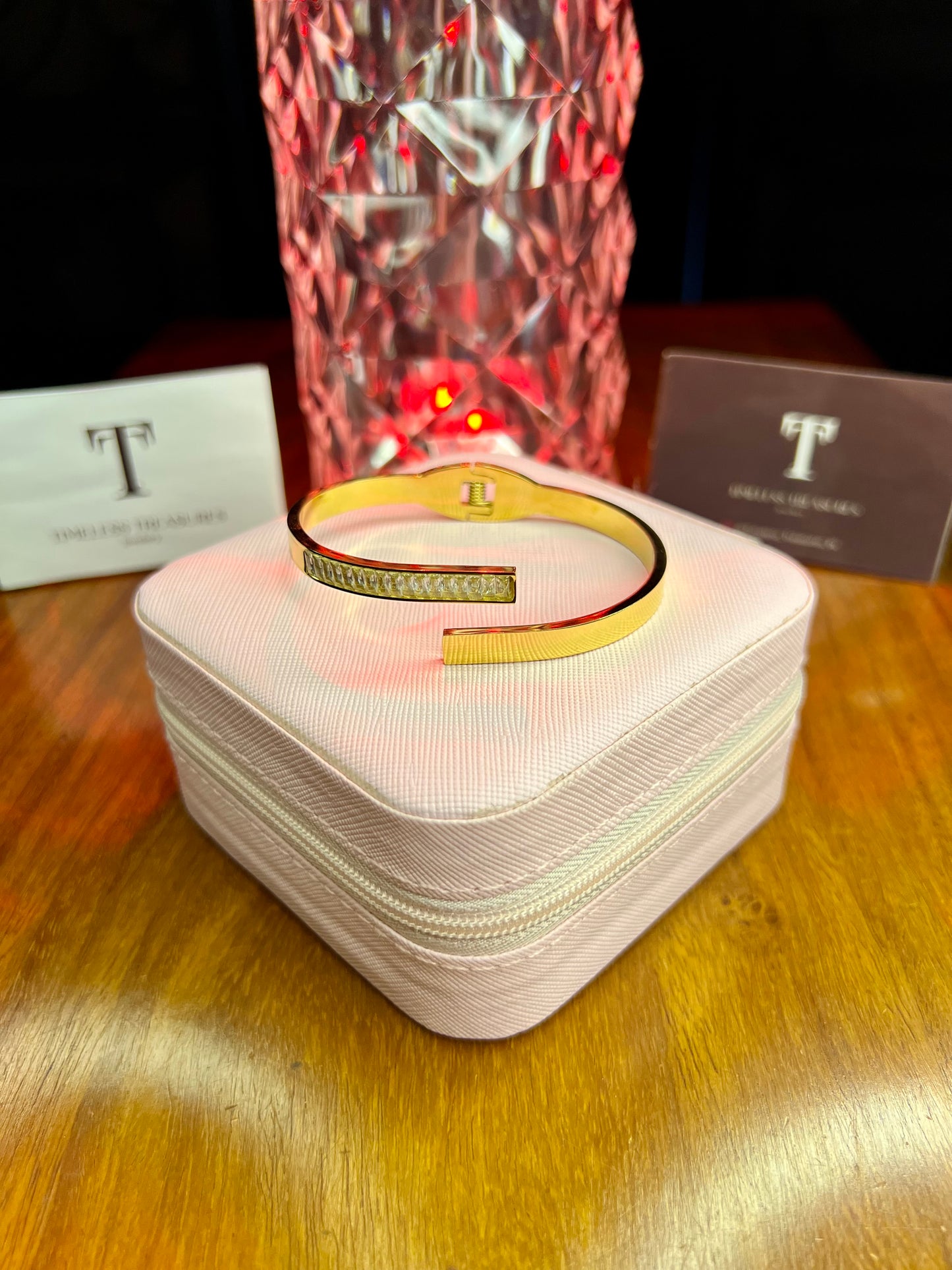 Premium Quality Stainless Steel 18k Stone Curve Gold Handcuff