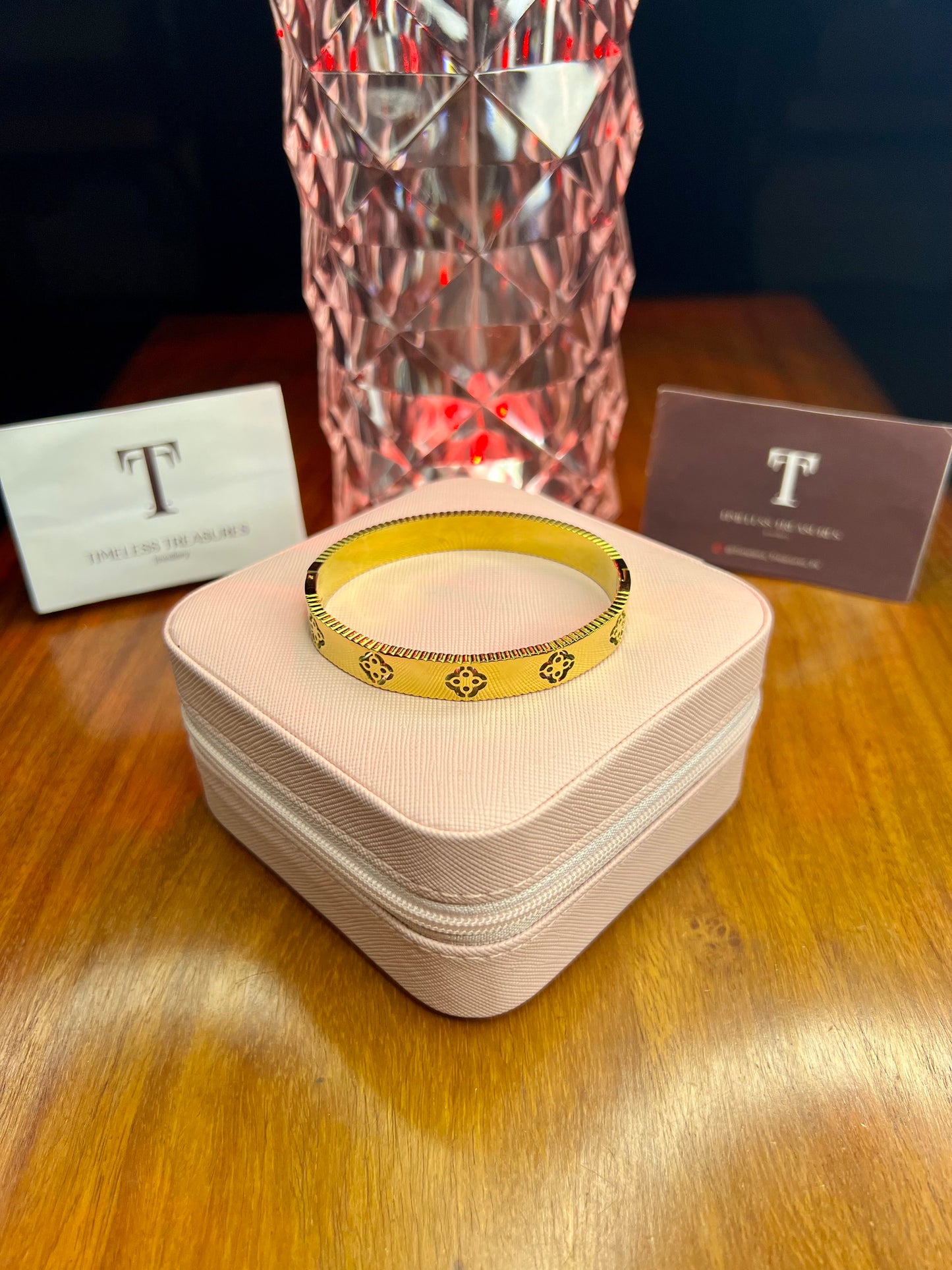 Premium Quality Stainless Steel 18k Clover Gold Handcuff