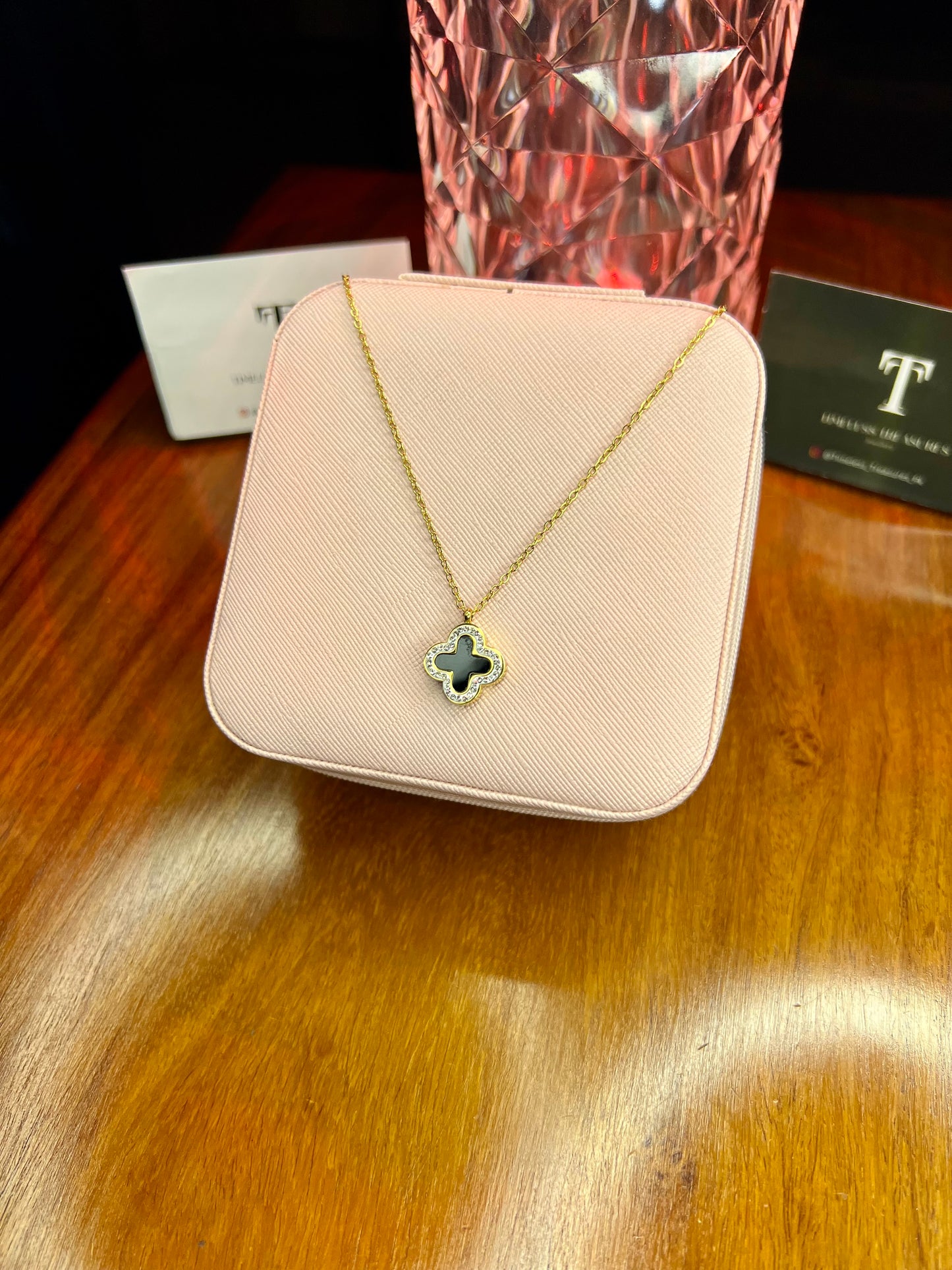 Premium Quality Stainless Steel 18k Double Side White and Black Luxury Clover Necklace