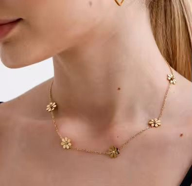 Premium Quality Stainless Steel 18k Radiant Clover Necklace