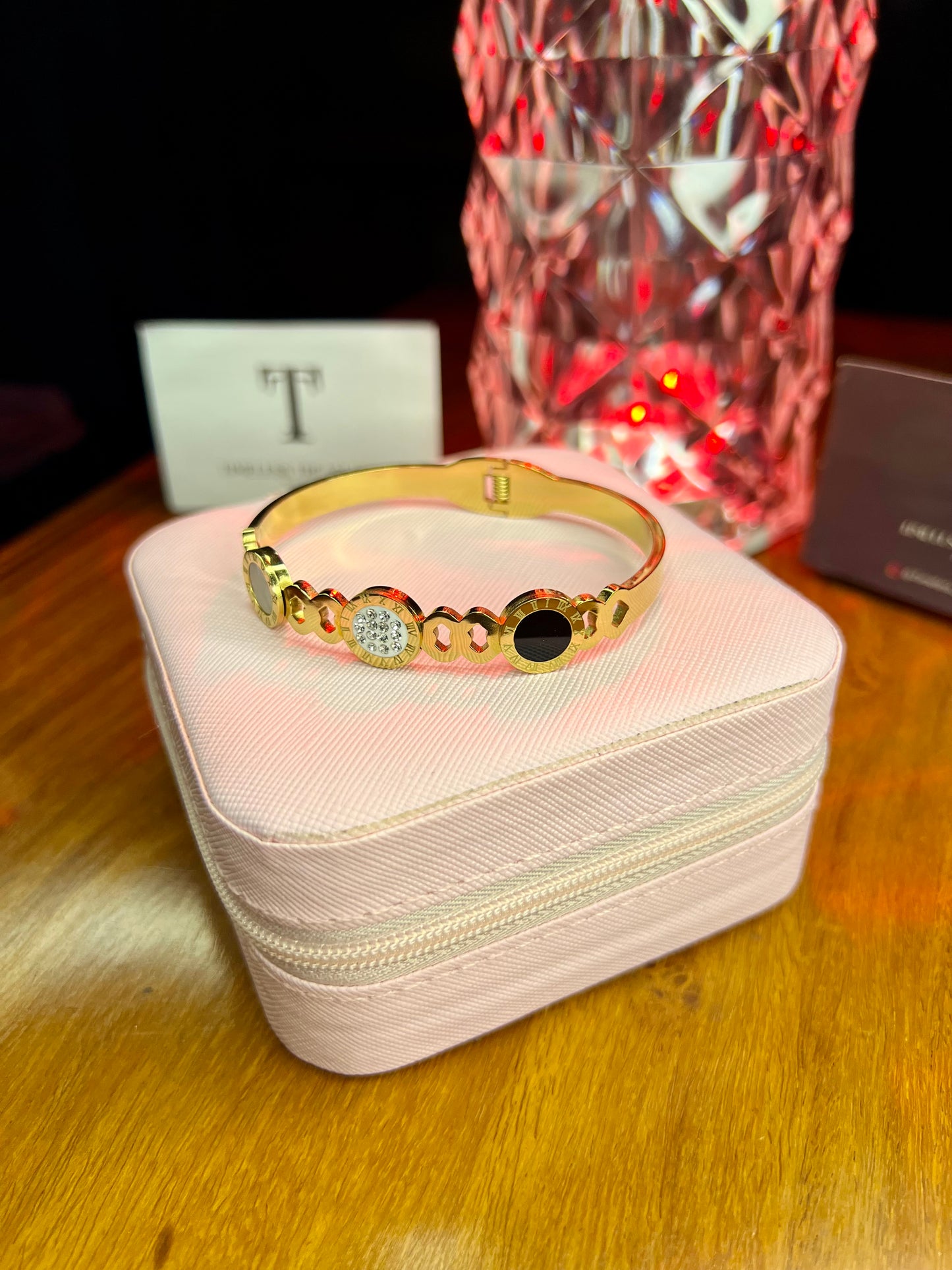 Premium Quality Stainless Steel 18k 3 Motifs Luxury Handcuff