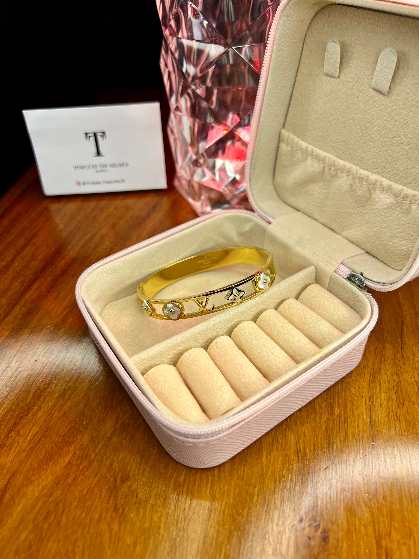 Premium Quality Stainless Steel 18k Lv White Clove Handcuff