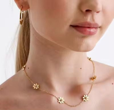 Premium Quality Stainless Steel 18k Radiant Clover Necklace
