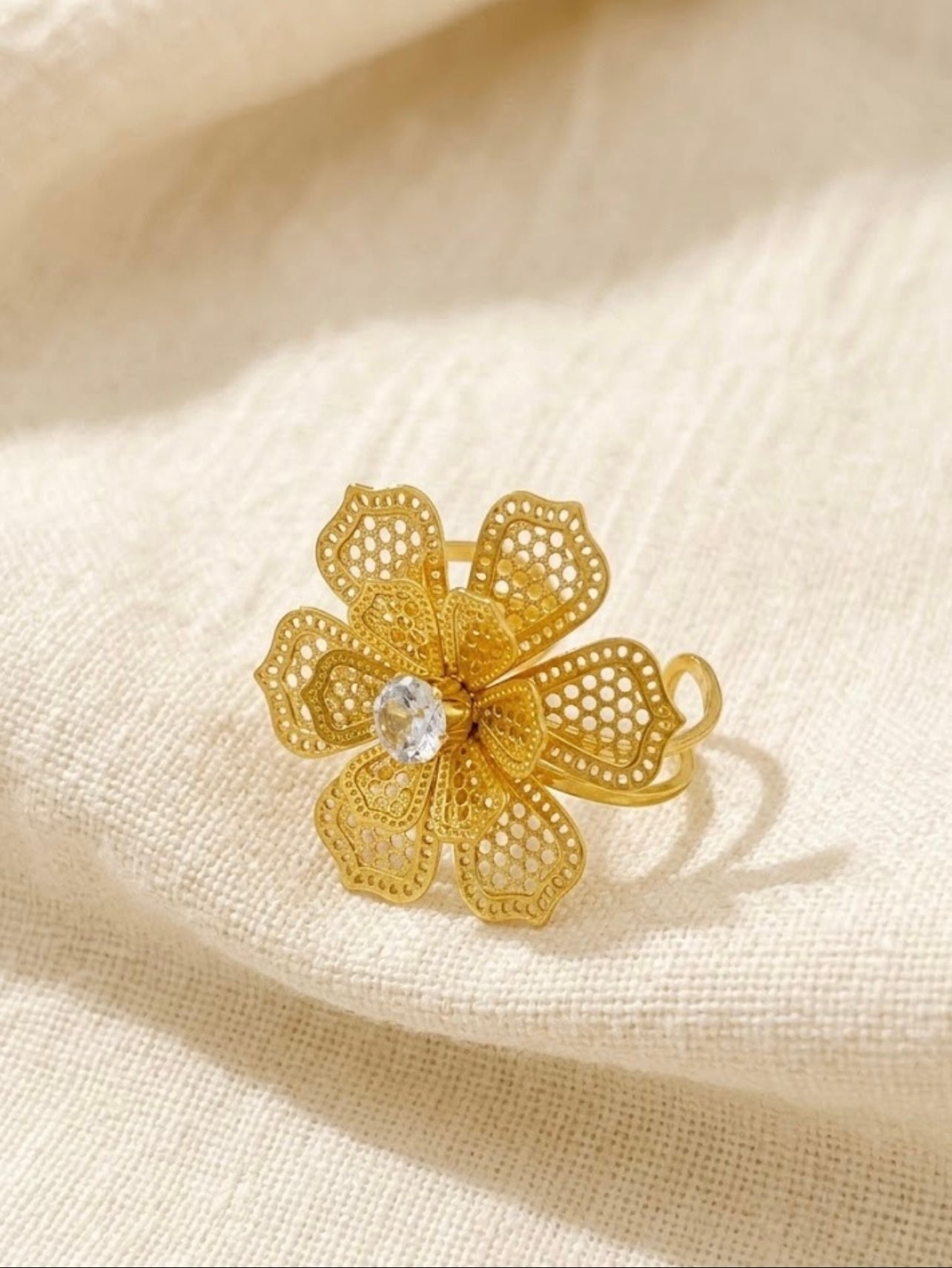 Premium Quality Stainless Steel 18k Gold Flower Stone Ring