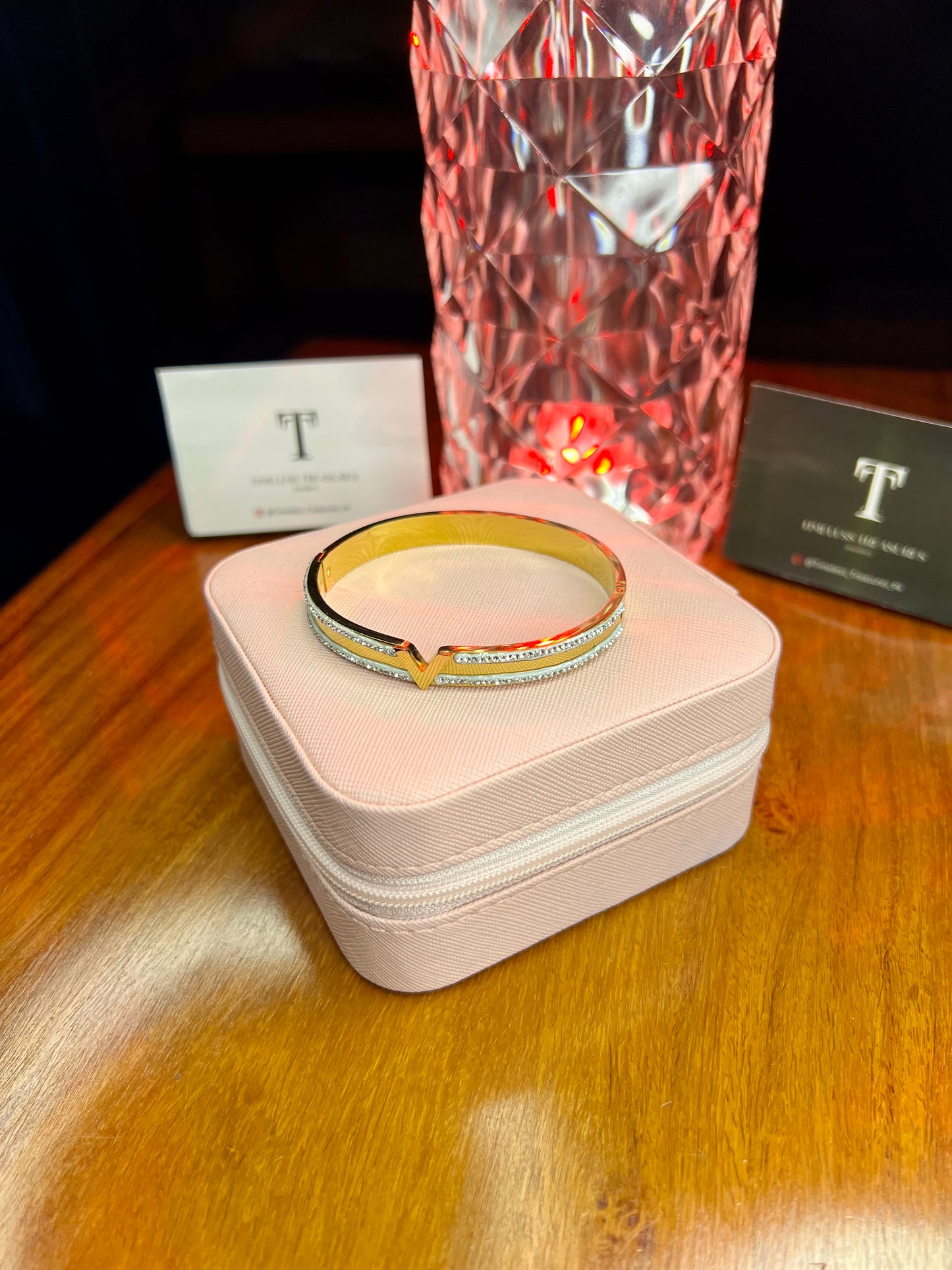 Premium Quality Stainless Steel 18k V Handcuff