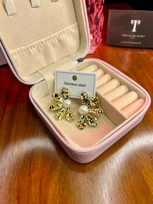 Premium Quality Stainless Steel 18k Sun Flower Pearl EarStuds