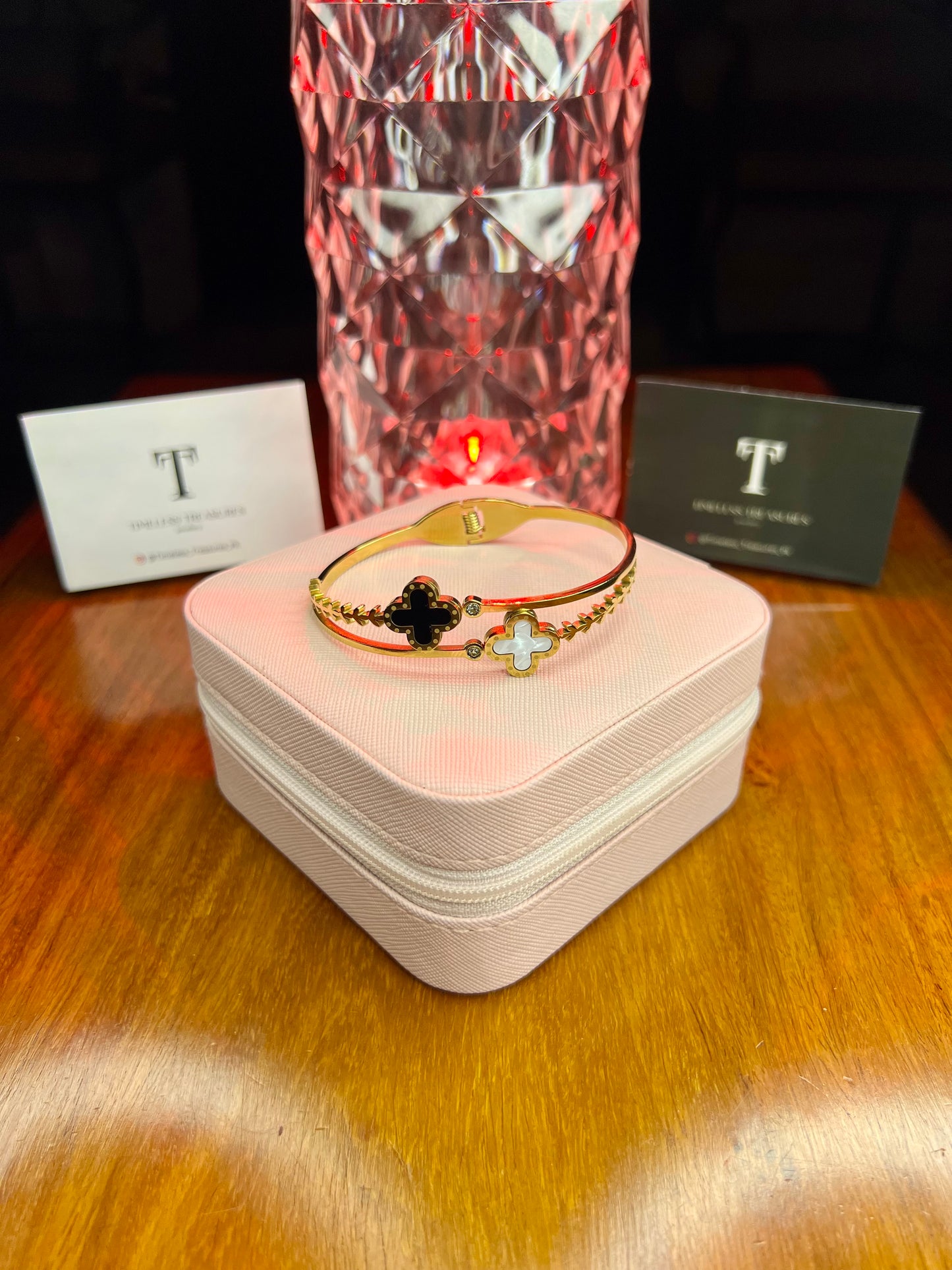 Premium Quality Stainless Steel 18k Double Clove White/Black Handcuff