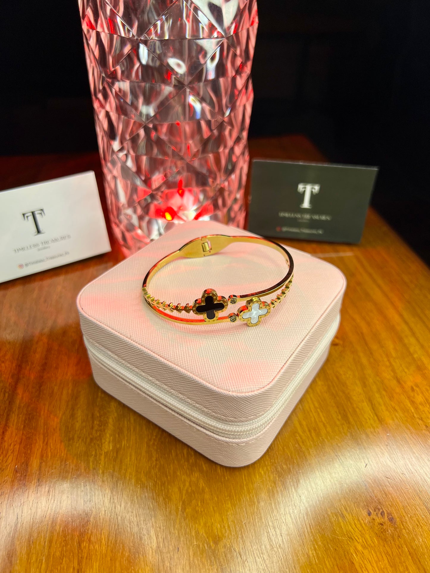 Premium Quality Stainless Steel 18k Double Clove White/Black Handcuff