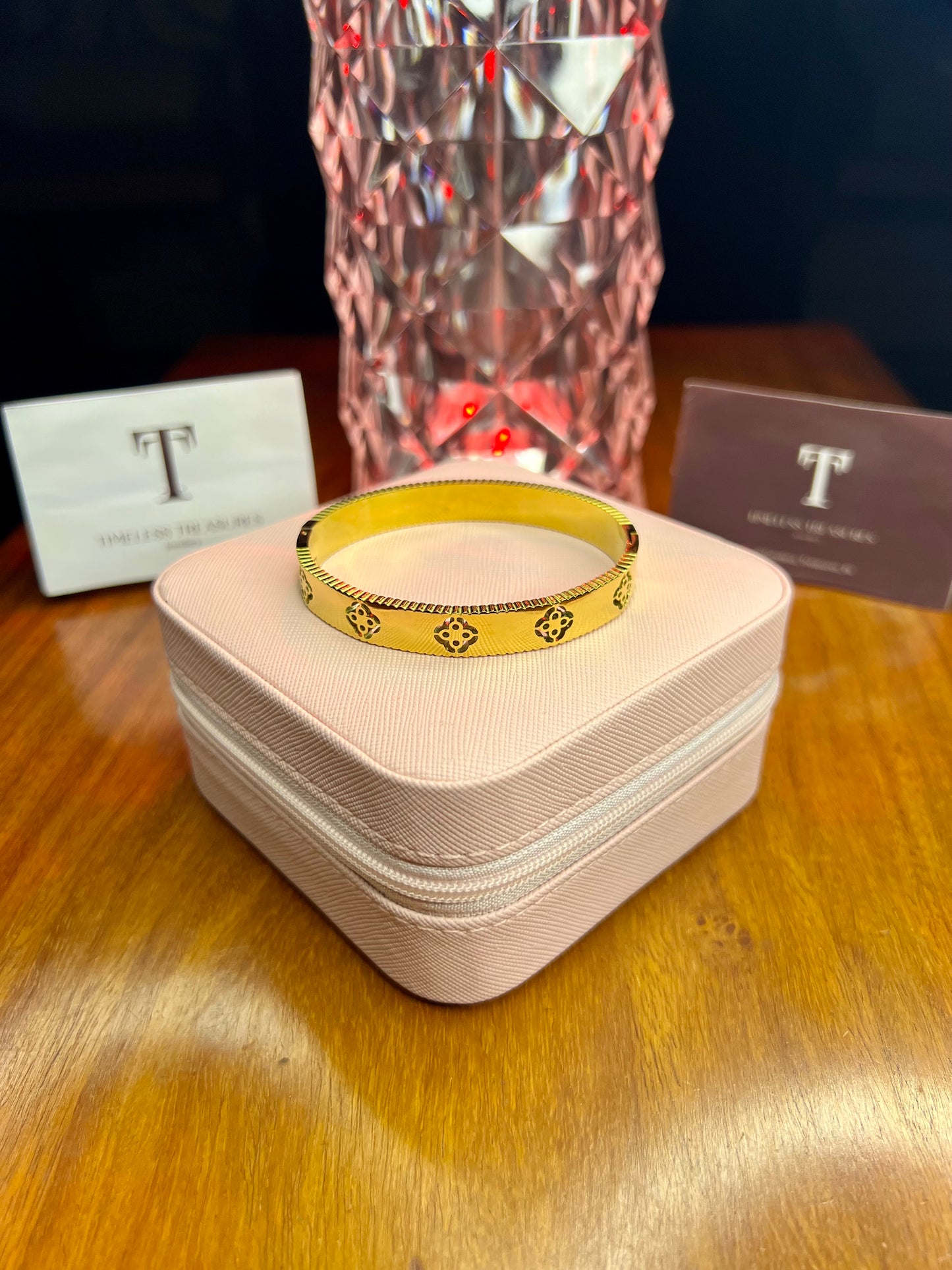 Premium Quality Stainless Steel 18k Clover Gold Handcuff