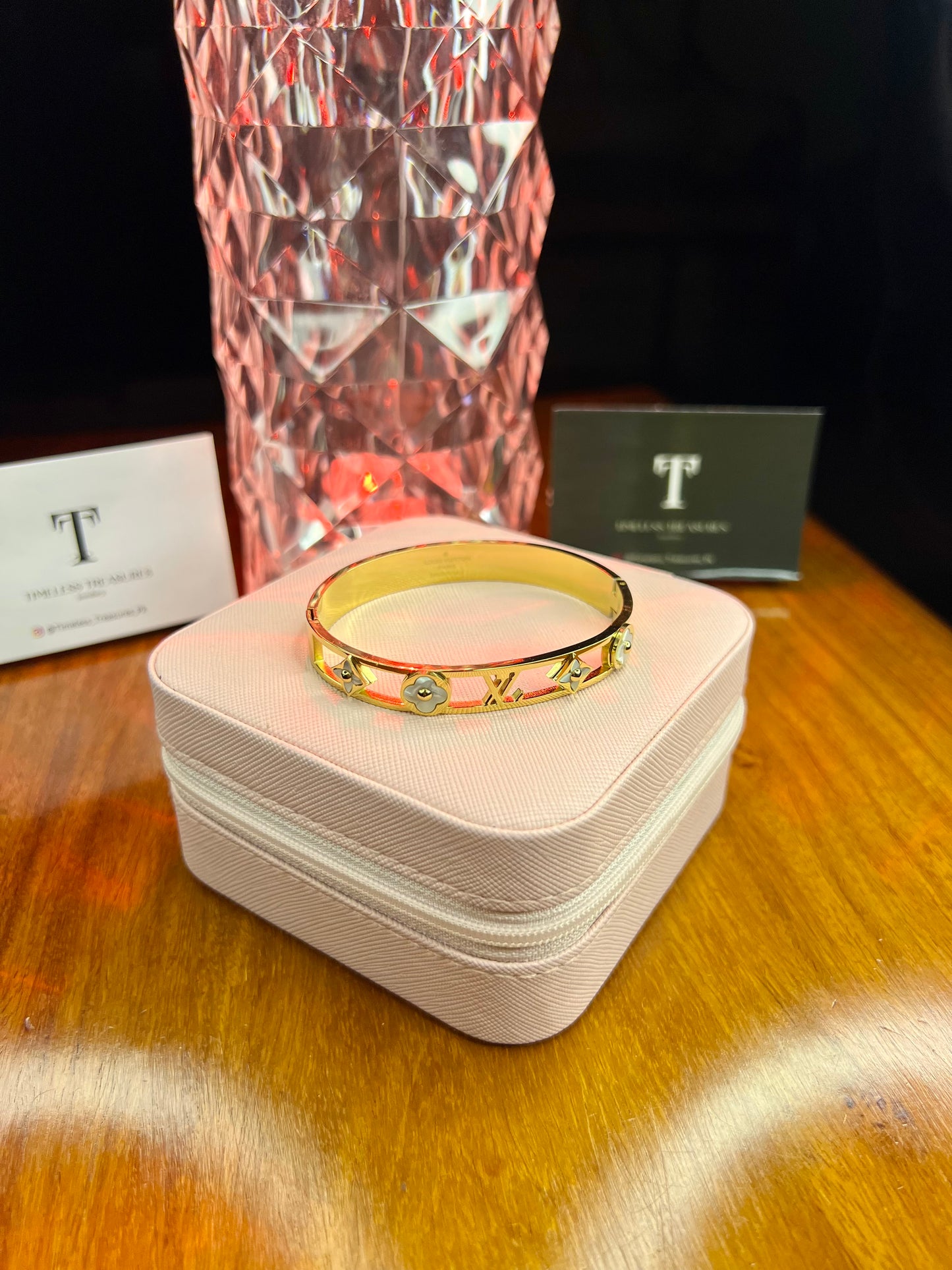 Premium Quality Stainless Steel 18k Lv White Clove Handcuff