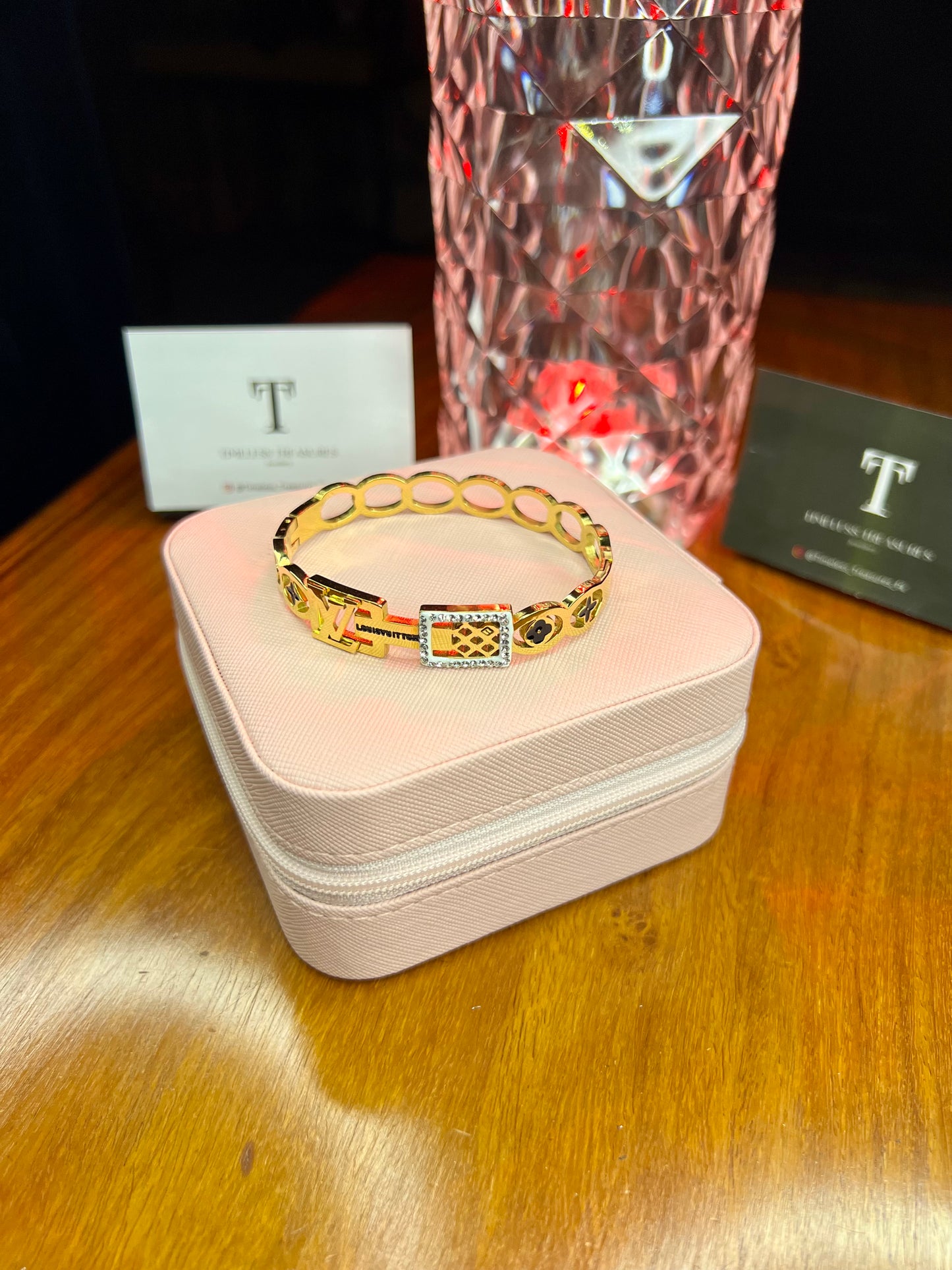 Premium Quality Stainless Steel 18k Lv Zircon Luxury Handcuff