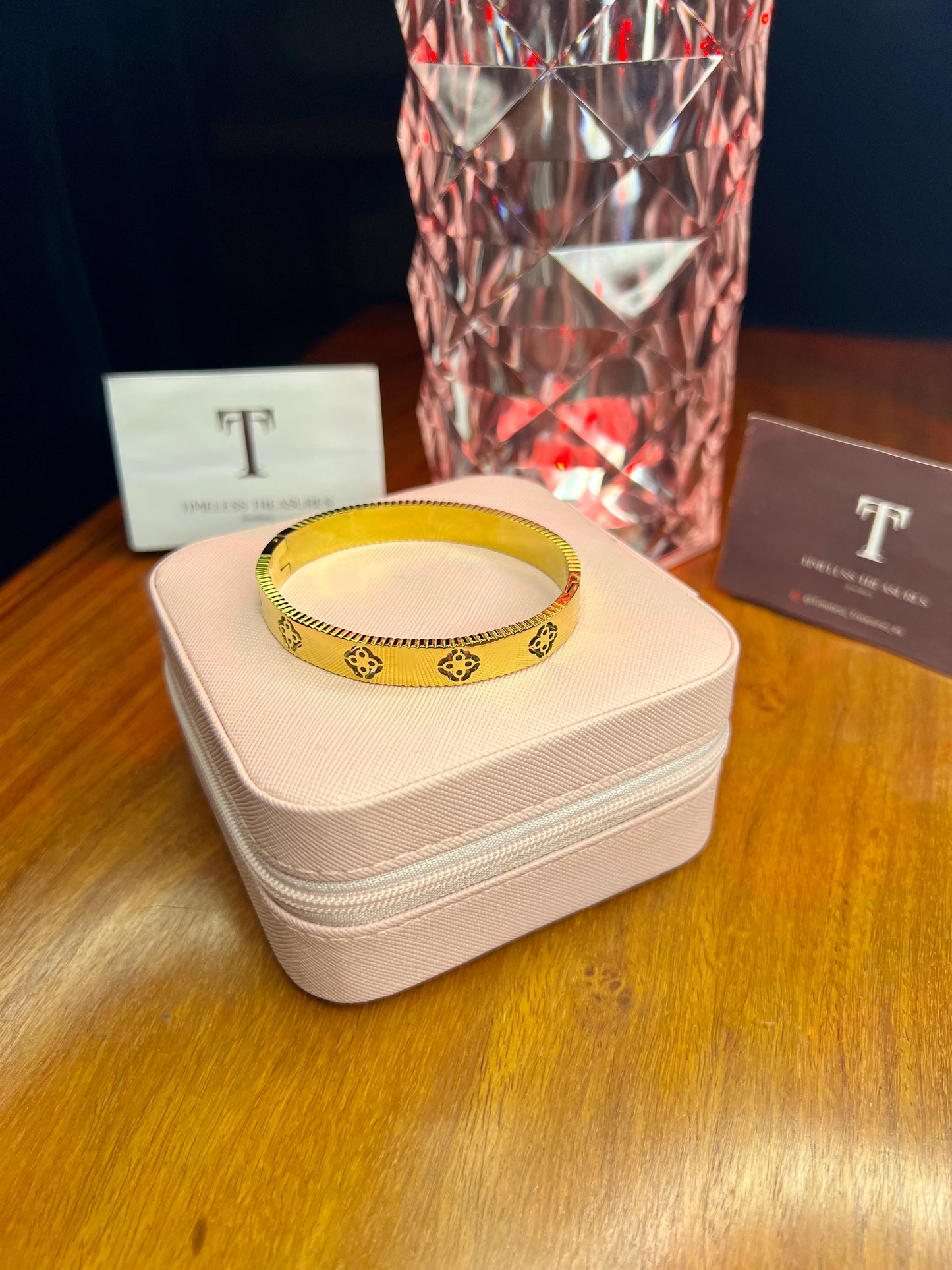 Premium Quality Stainless Steel 18k Clover Gold Handcuff