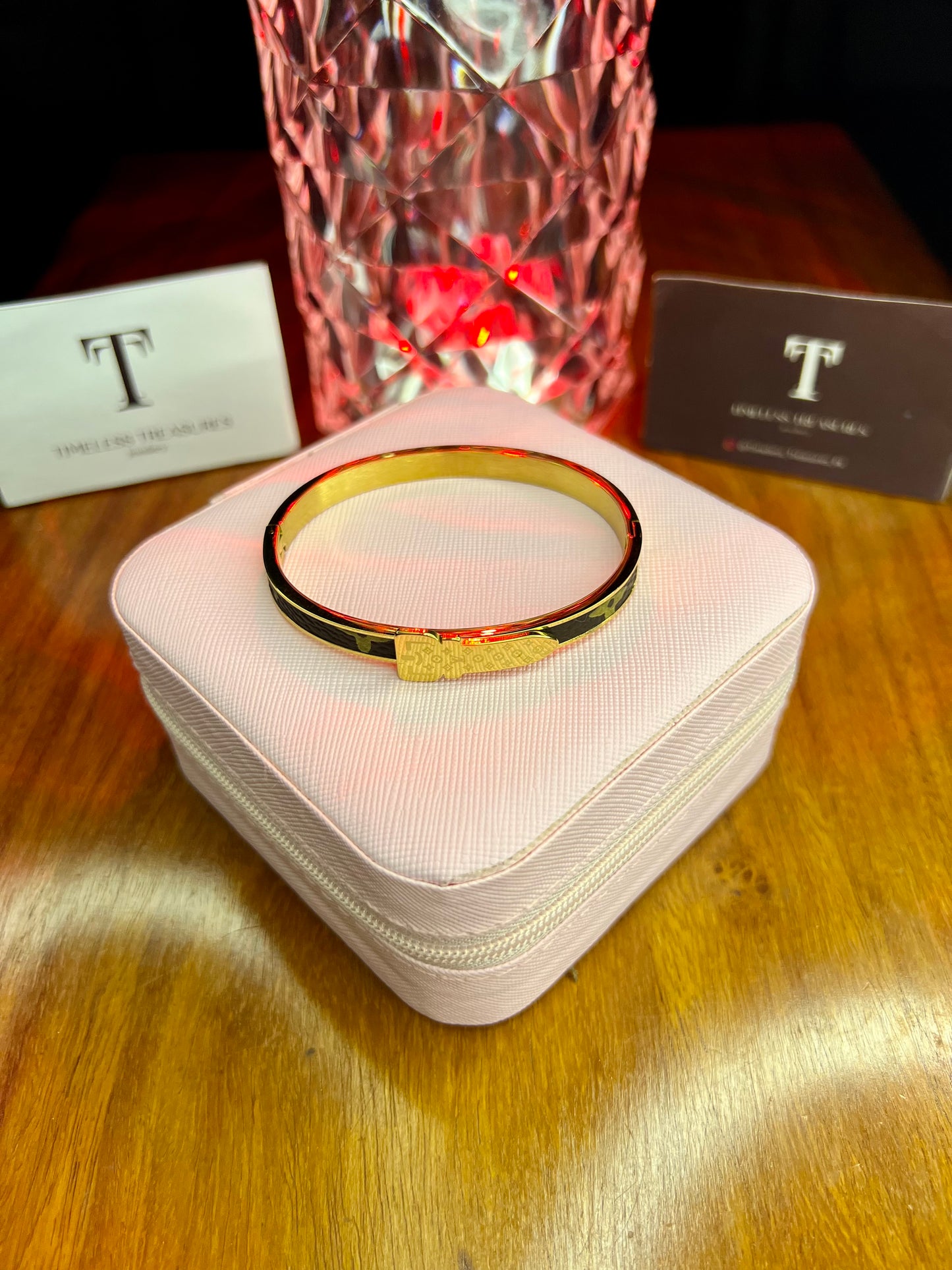 Premium Quality Stainless Steel 18k LV Buckle Lux Handcuff