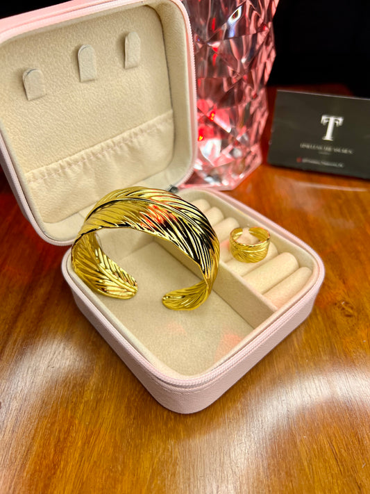 Premium Quality Stainless Steel 18k Leaf Curve Handcuff and Ring Set