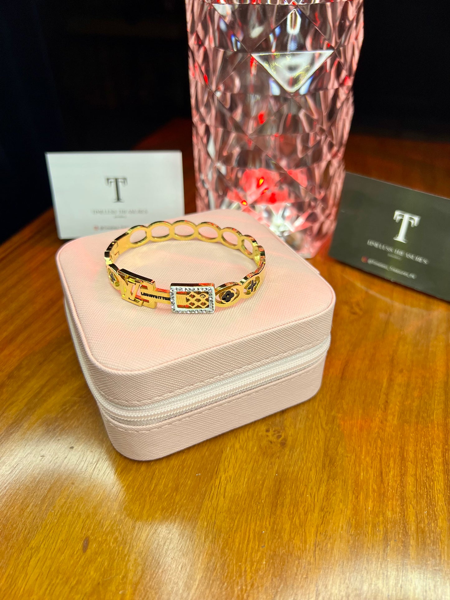 Premium Quality Stainless Steel 18k Lv Zircon Luxury Handcuff