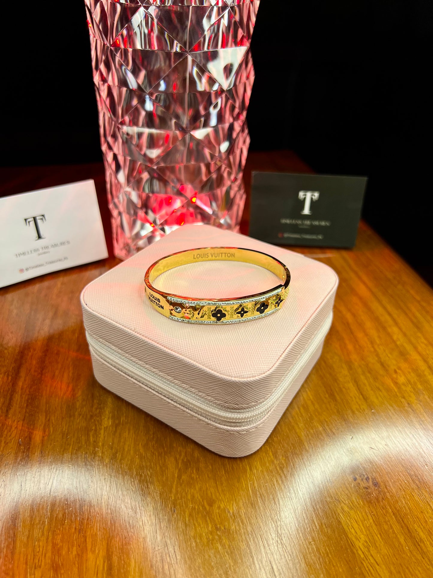 Premium Quality Stainless Steel 18k Lv Star Stone Handcuff