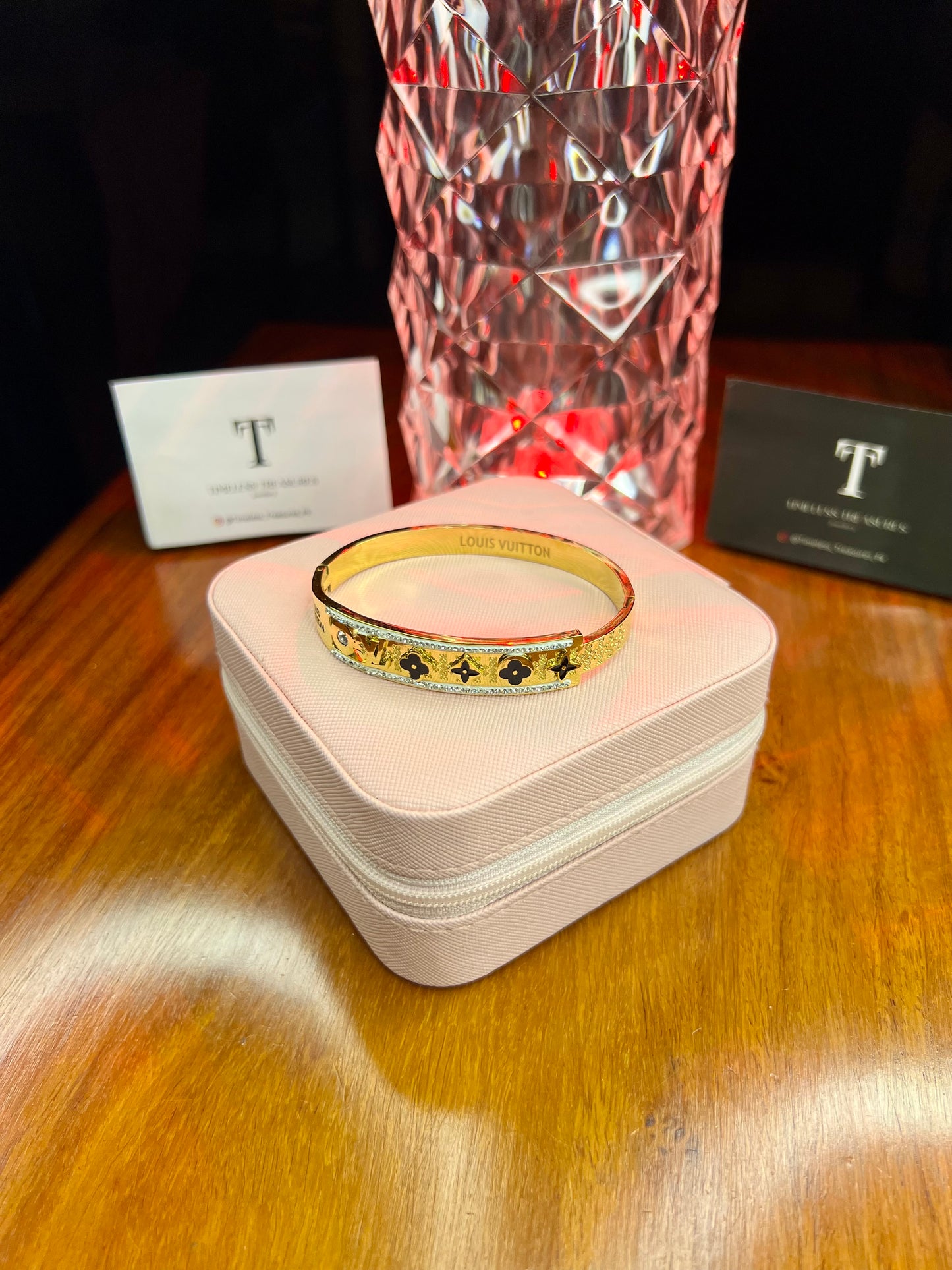 Premium Quality Stainless Steel 18k Lv Star Stone Handcuff