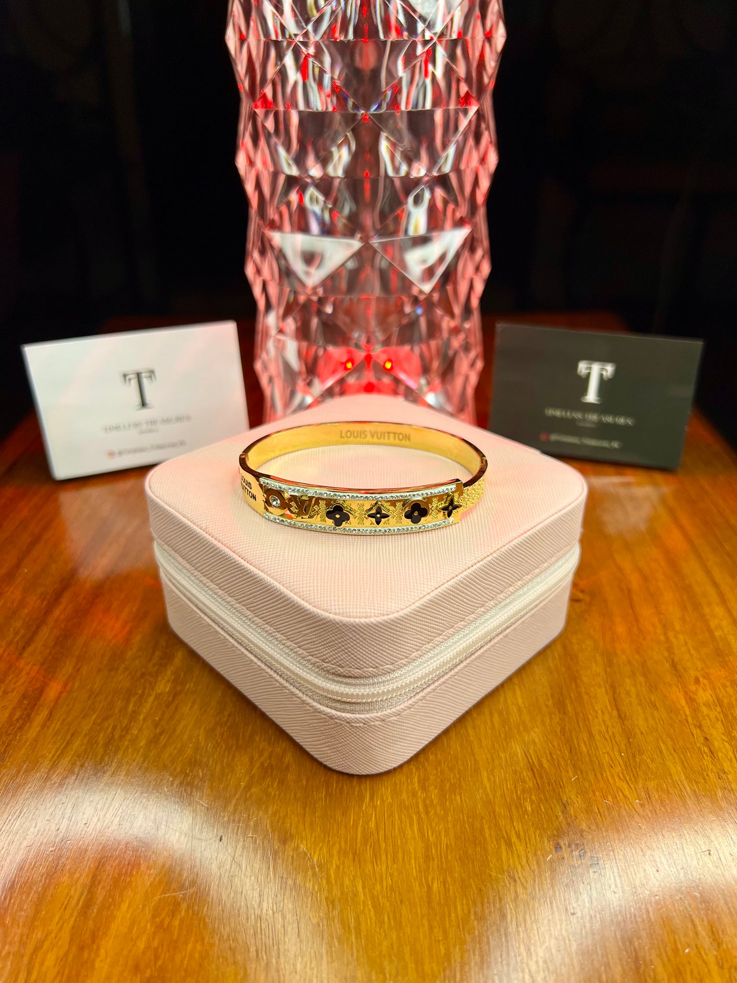 Premium Quality Stainless Steel 18k Lv Star Stone Handcuff