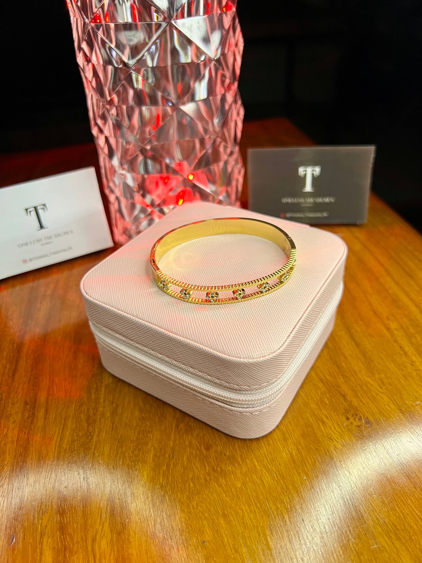 Premium Quality Stainless Steel 18k Multi Clove Stone Handcuff