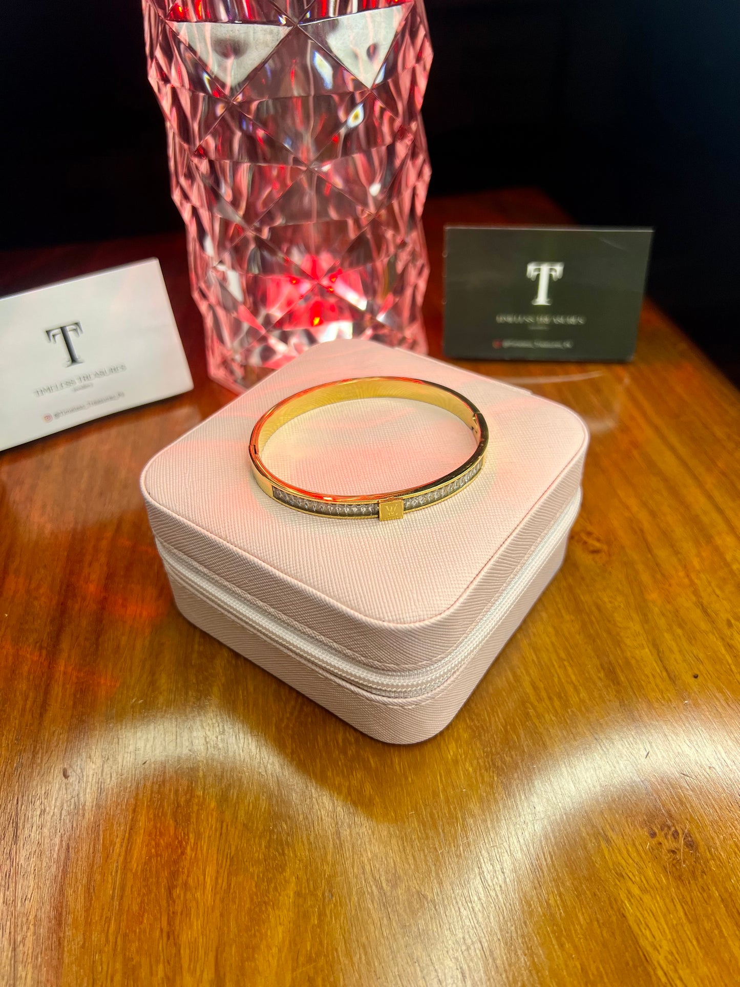 Premium Quality Stainless Steel 18k LV Minimalist Crystal Handcuff