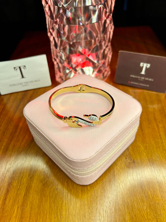 Premium Quality Stainless Steel 18k Silver Swan Handcuff