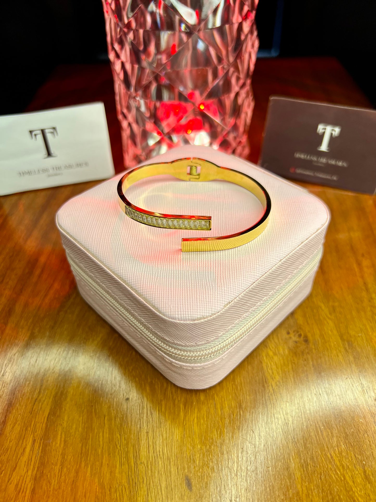 Premium Quality Stainless Steel 18k Stone Curve Gold Handcuff