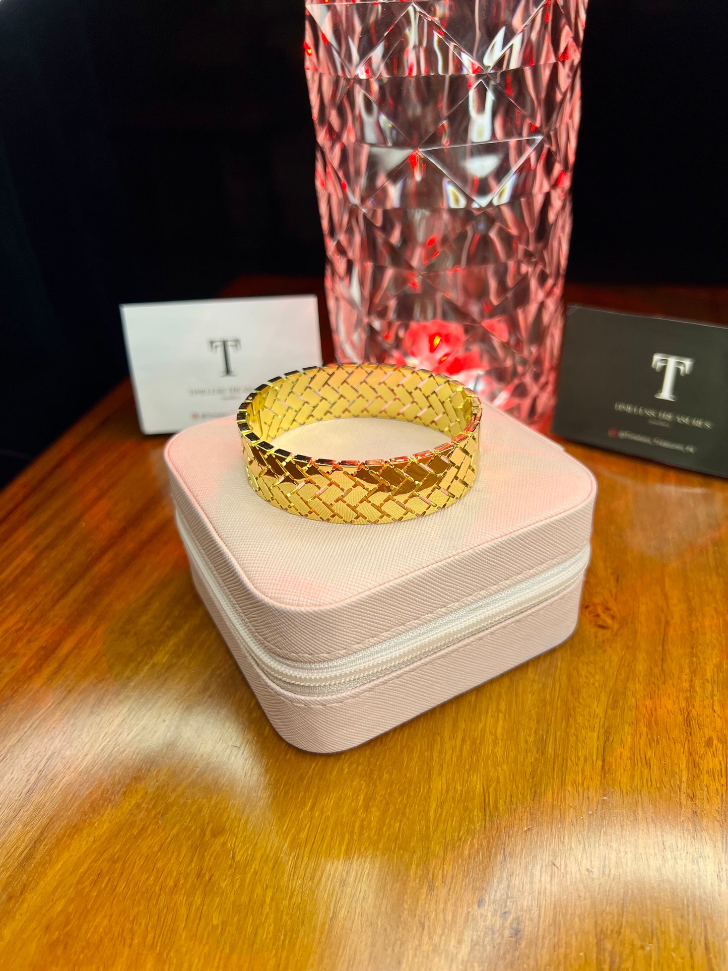 Premium Quality Stainless Steel 18k Luxury Arrow Stripe Handcuff