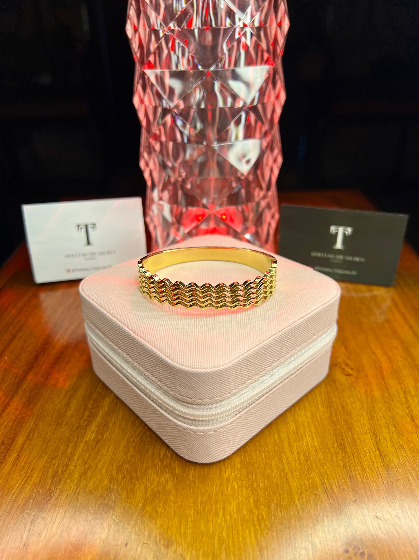 Premium Quality Stainless Steel 18k Gold Wavy Handcuff