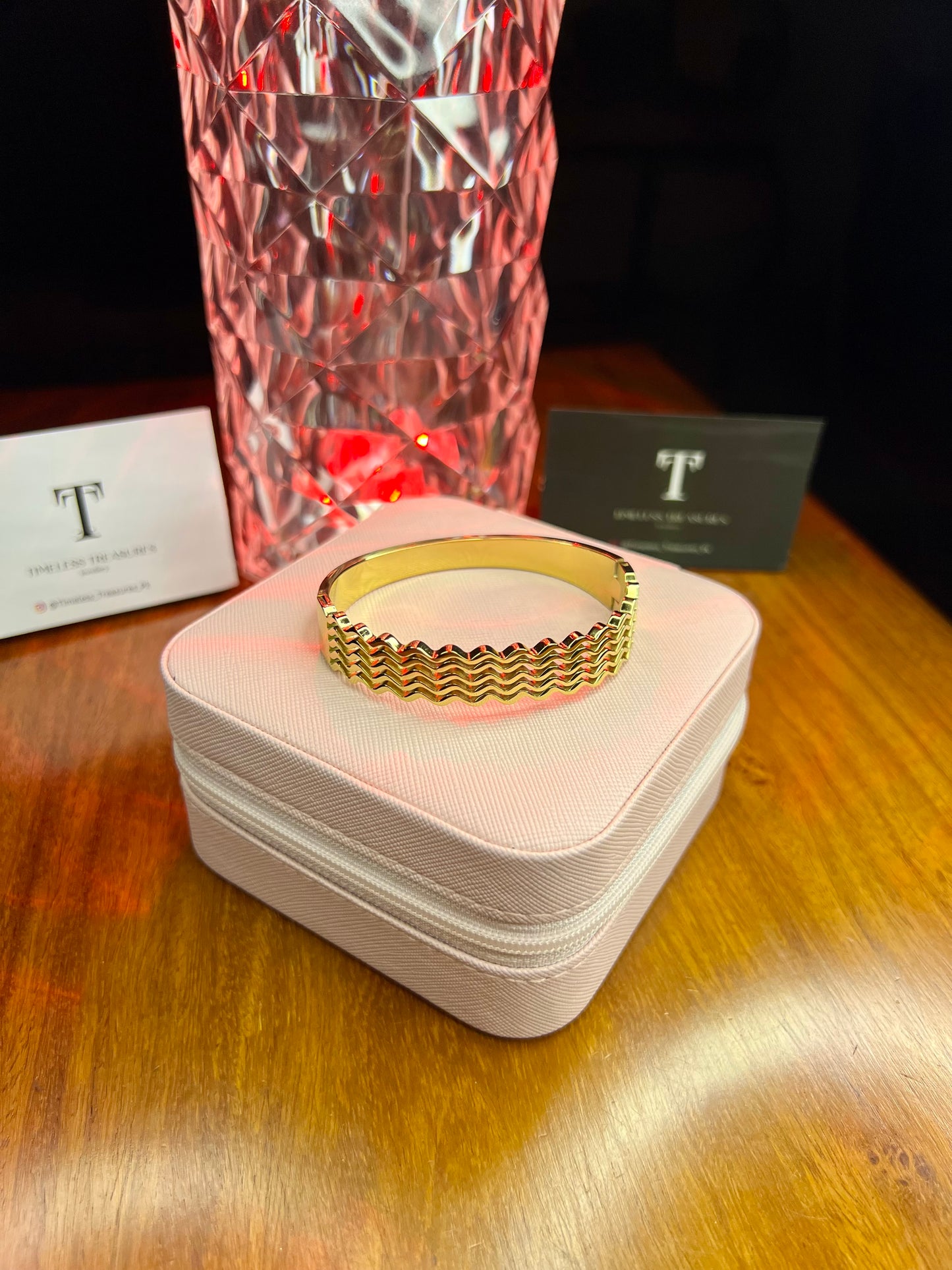 Premium Quality Stainless Steel 18k Gold Wavy Handcuff