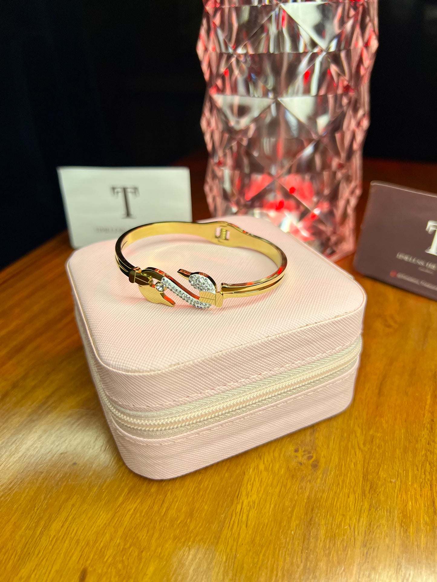 Premium Quality Stainless Steel 18k Silver Swan Handcuff