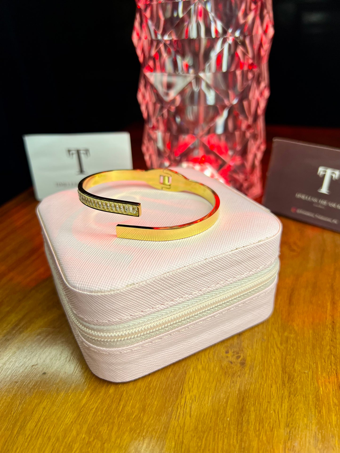 Premium Quality Stainless Steel 18k Stone Curve Gold Handcuff