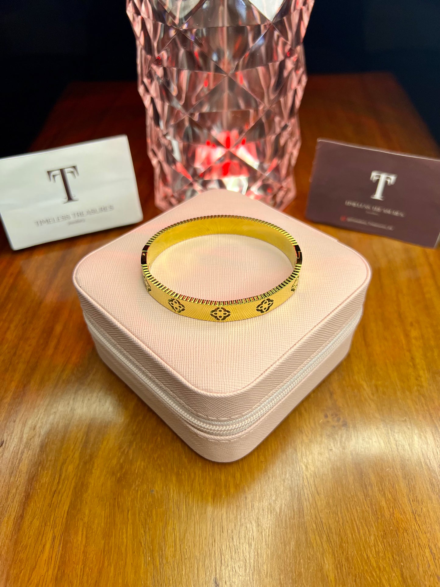 Premium Quality Stainless Steel 18k Clover Gold Handcuff