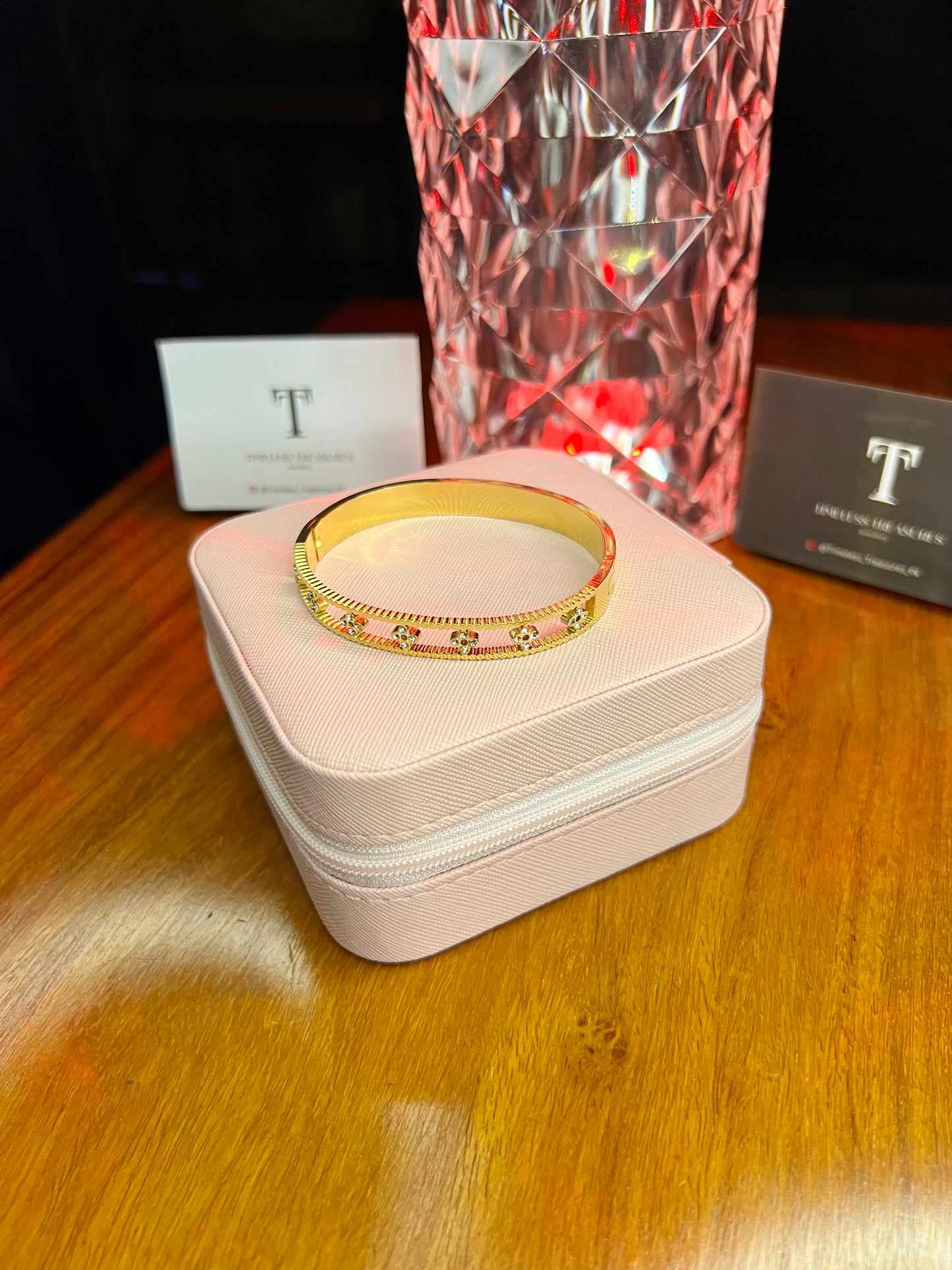 Premium Quality Stainless Steel 18k Multi Clove Stone Handcuff