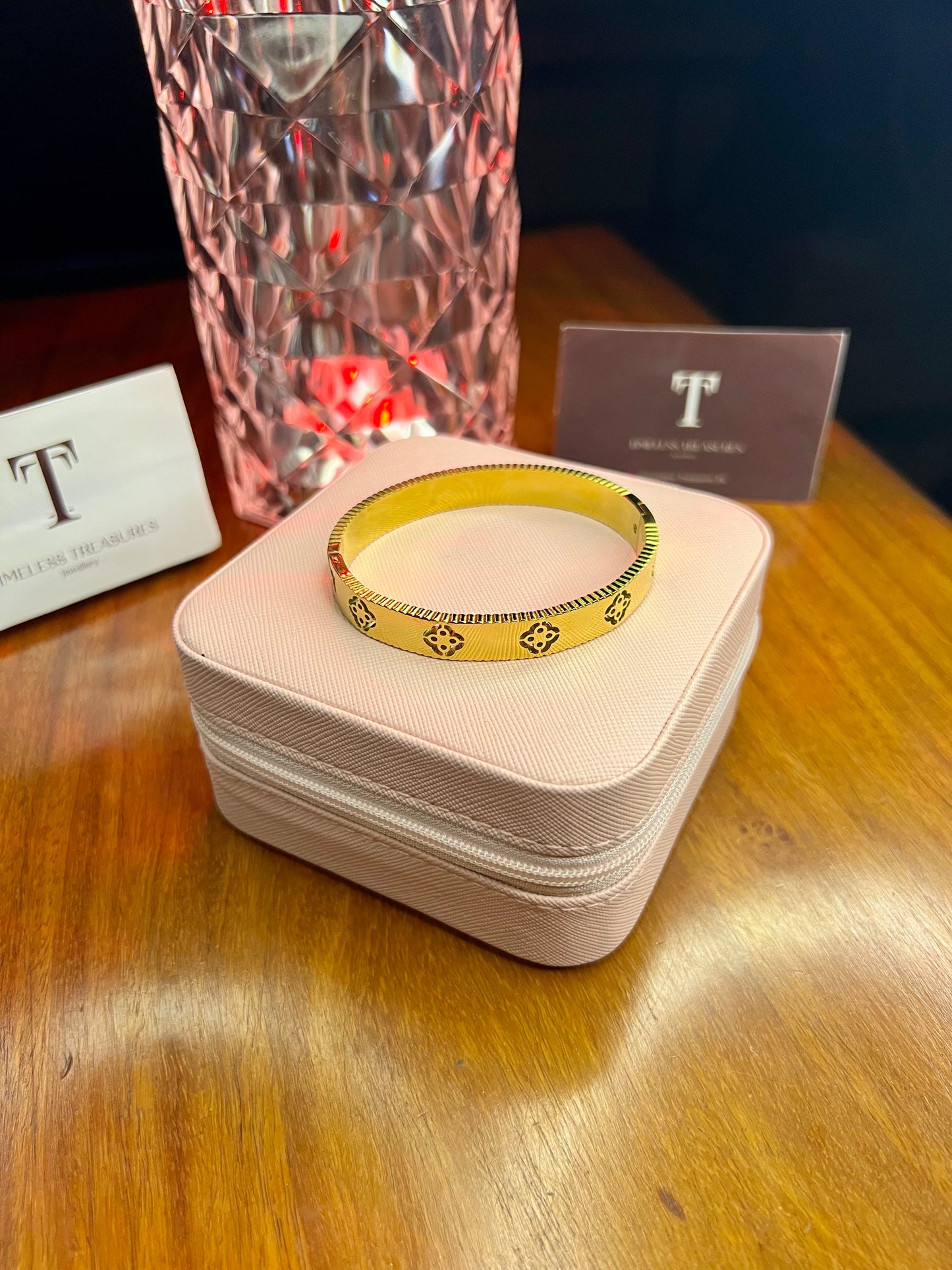 Premium Quality Stainless Steel 18k Clover Gold Handcuff