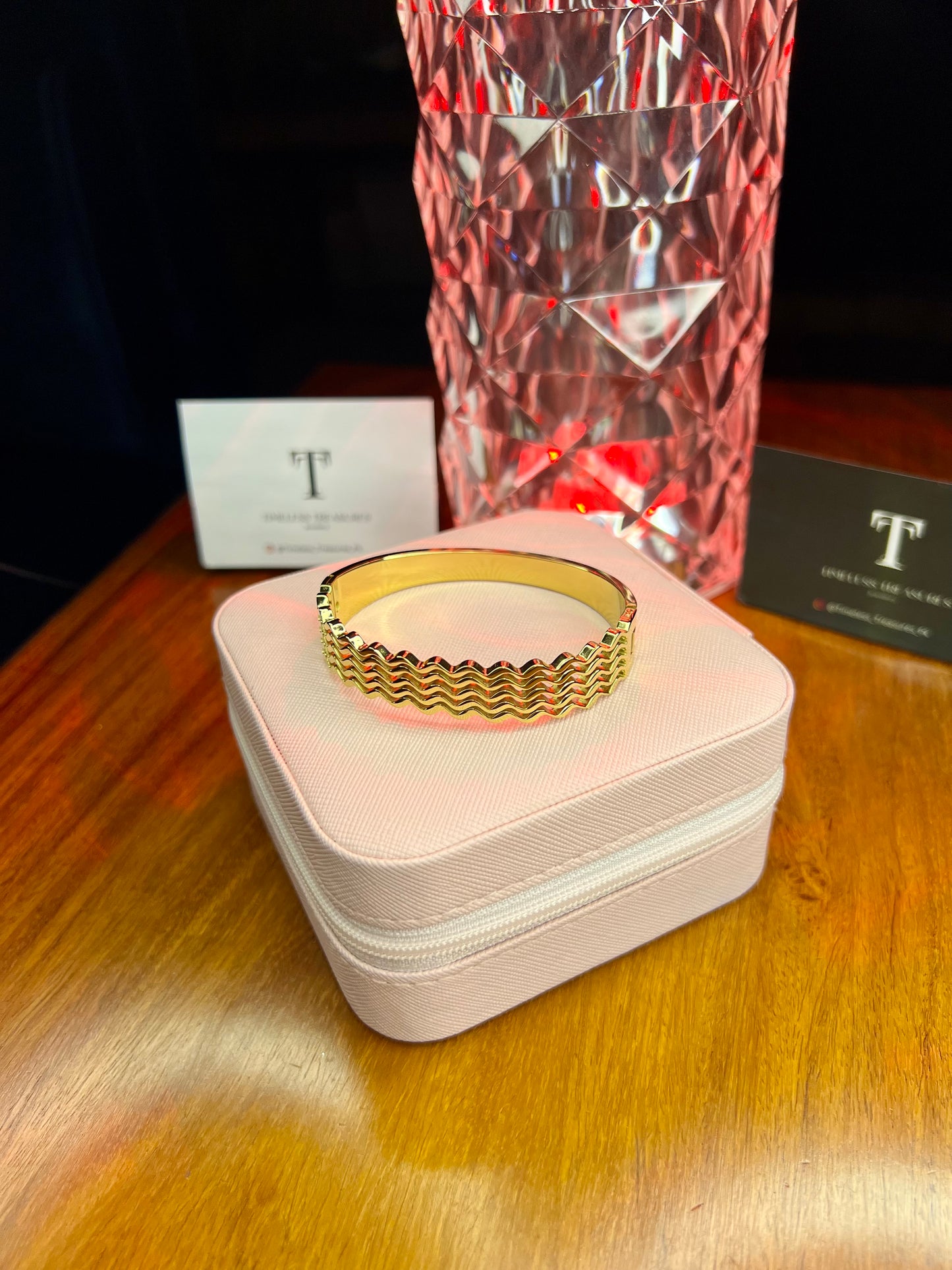 Premium Quality Stainless Steel 18k Gold Wavy Handcuff