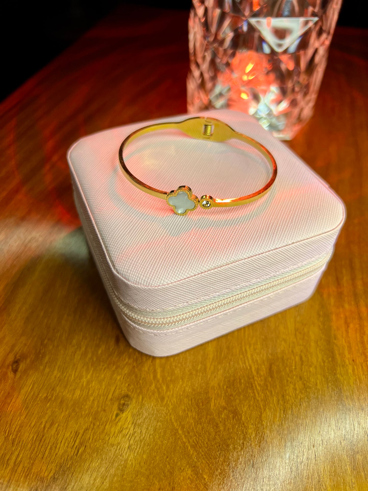 Premium Quality Stainless Steel 18k White Clover Classic Handcuff