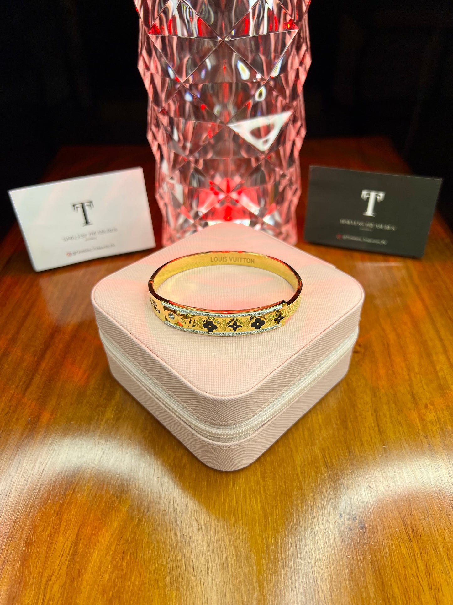 Premium Quality Stainless Steel 18k Lv Star Stone Handcuff