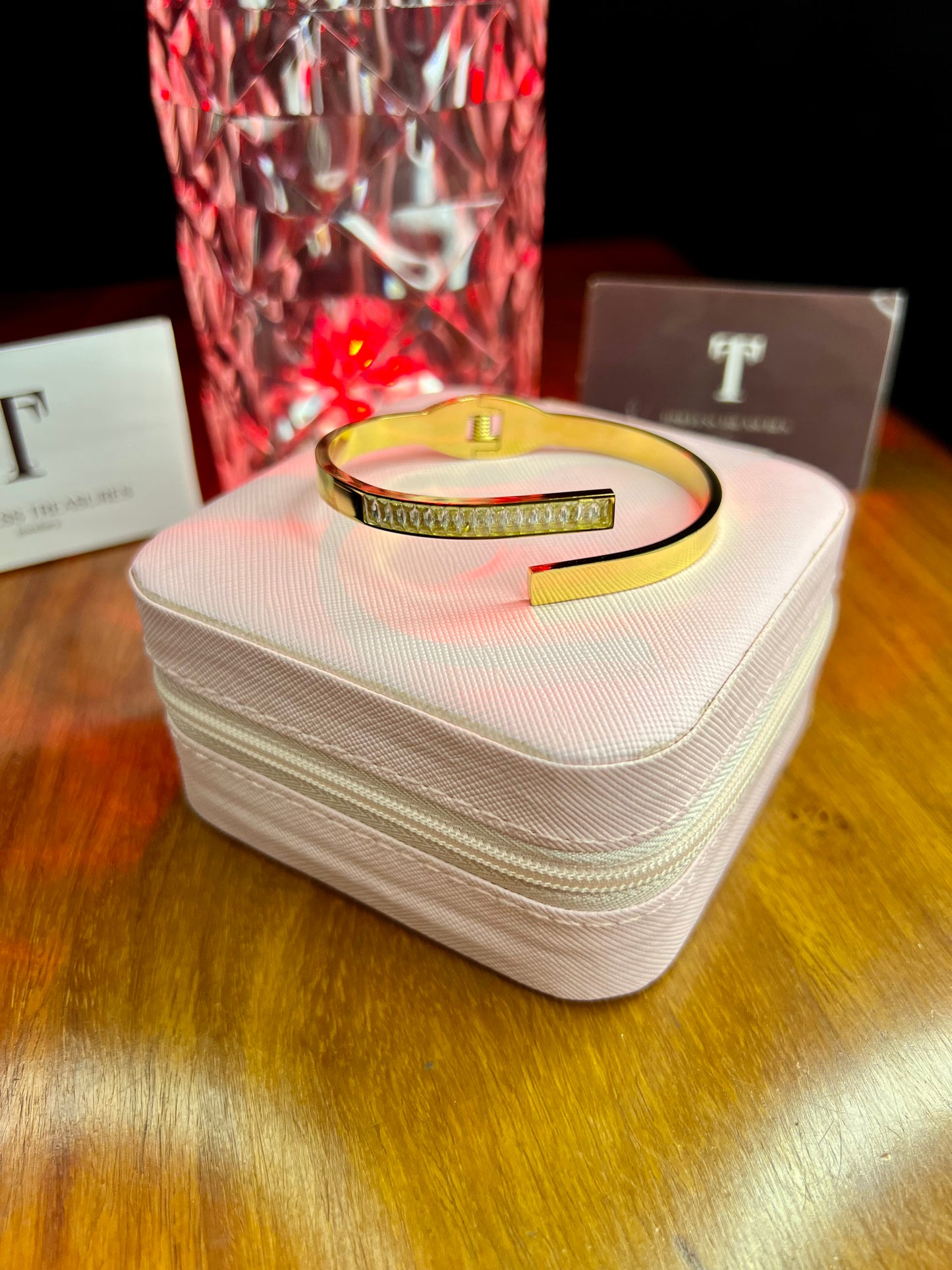 Premium Quality Stainless Steel 18k Stone Curve Gold Handcuff