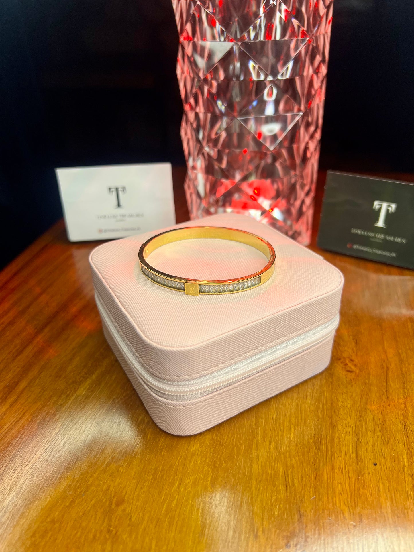 Premium Quality Stainless Steel 18k LV Minimalist Crystal Handcuff