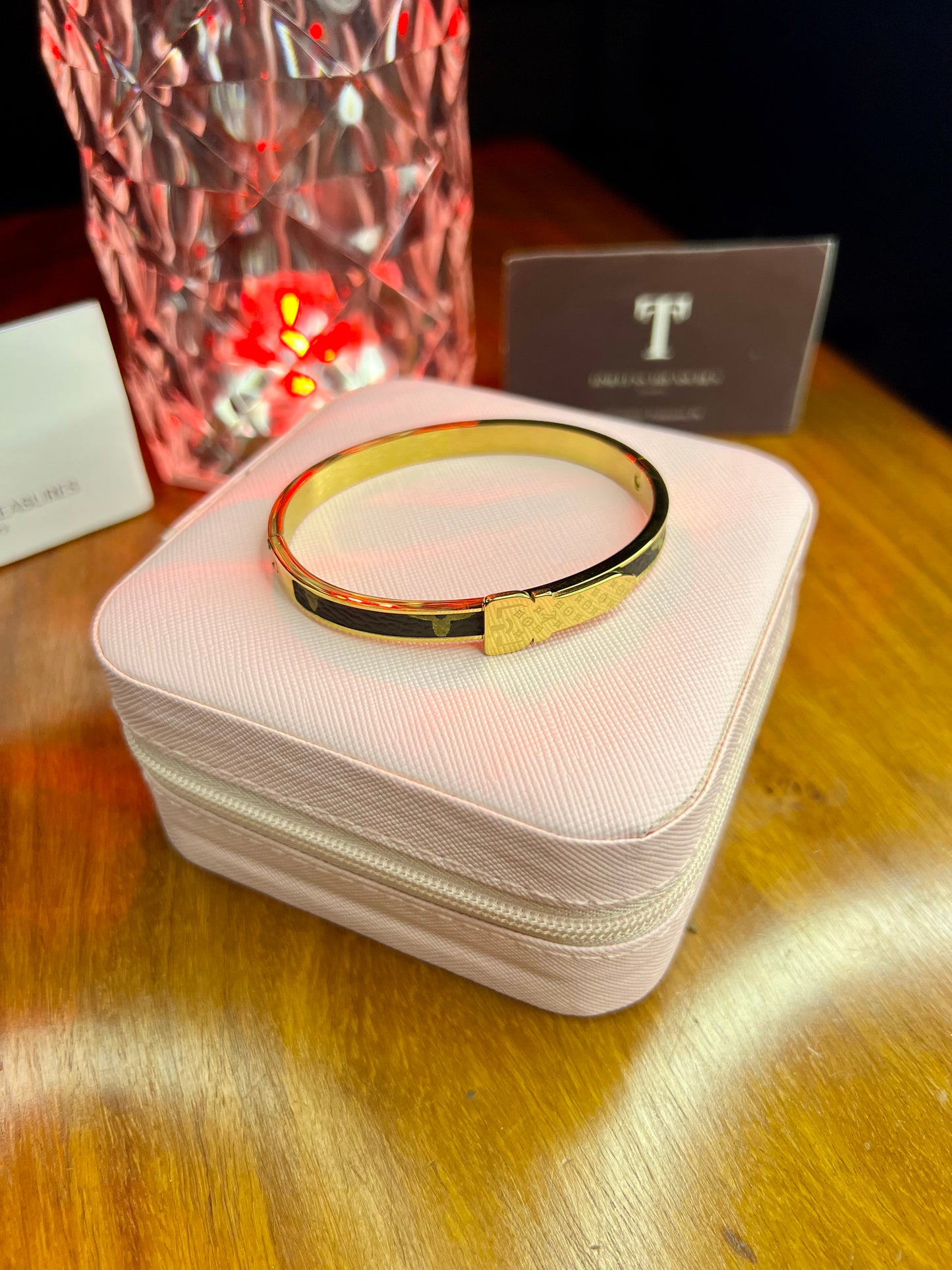 Premium Quality Stainless Steel 18k LV Buckle Lux Handcuff