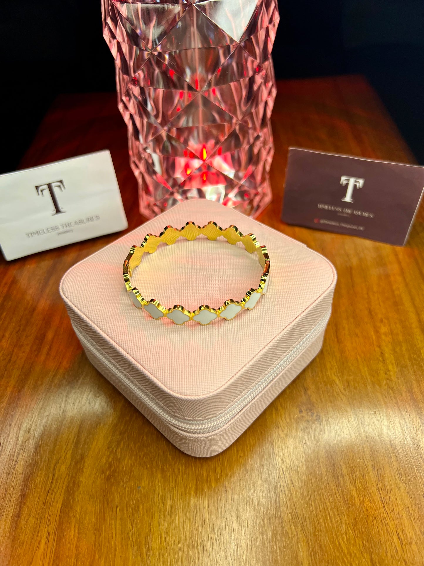 Premium Quality Stainless Steel 18k White Multi Clove Luxury Handcuff