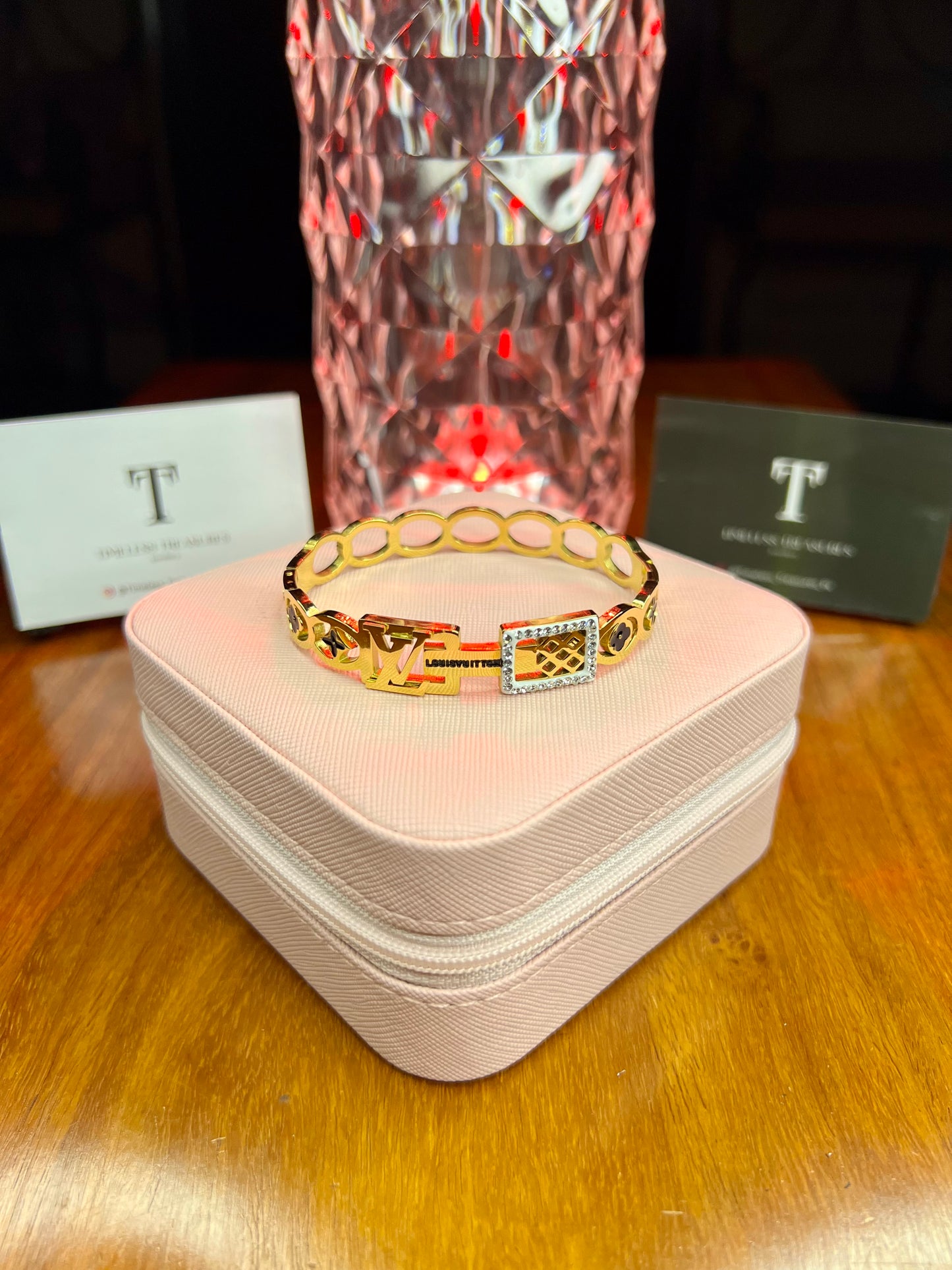 Premium Quality Stainless Steel 18k Lv Zircon Luxury Handcuff